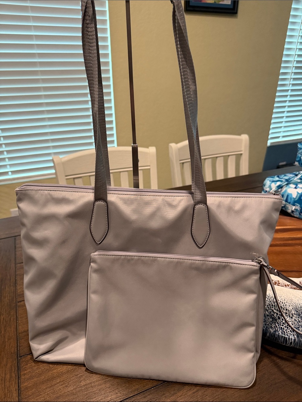 kate spade Gray Tote with Matching Large Wristlet/Pouch EUC - Picture 5 of 7